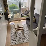 Studio Calme Avec Vue Toits De Paris Et Tour Eiffel