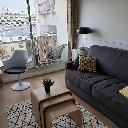Calme Avec Vue Toits De Et Tour Eiffel Appartamento *